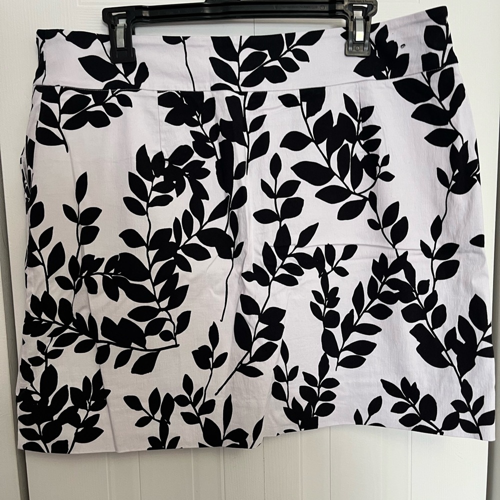 Black and White Mini skirt with shorts